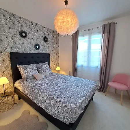 别墅 - Maison Capucine- Proche Centre D'affaire Chauray, Jardin, Parking, Wifi Et Netflix, Ideal Voyage D'affaire, Familles, Ou Simple Escapade *