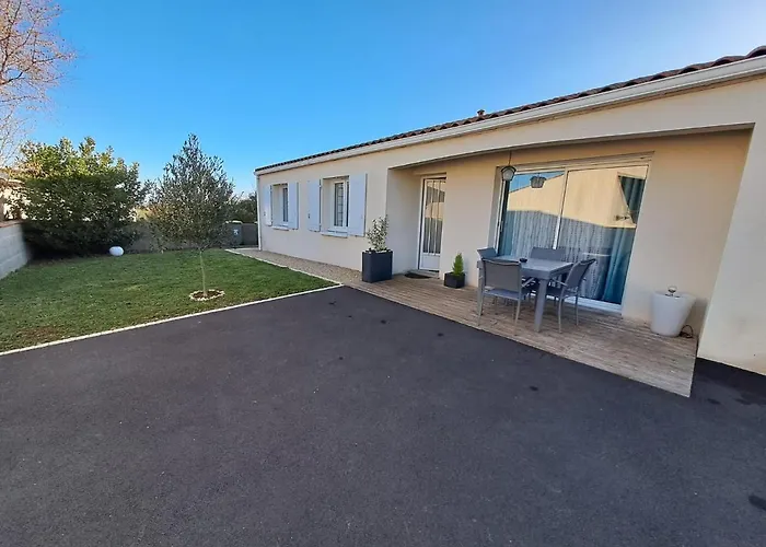 - Maison Capucine- Proche Centre D'affaire Chauray, Jardin, Parking, Wifi Et Netflix, Ideal Voyage D'affaire, Familles, Ou Simple Escapade Villa