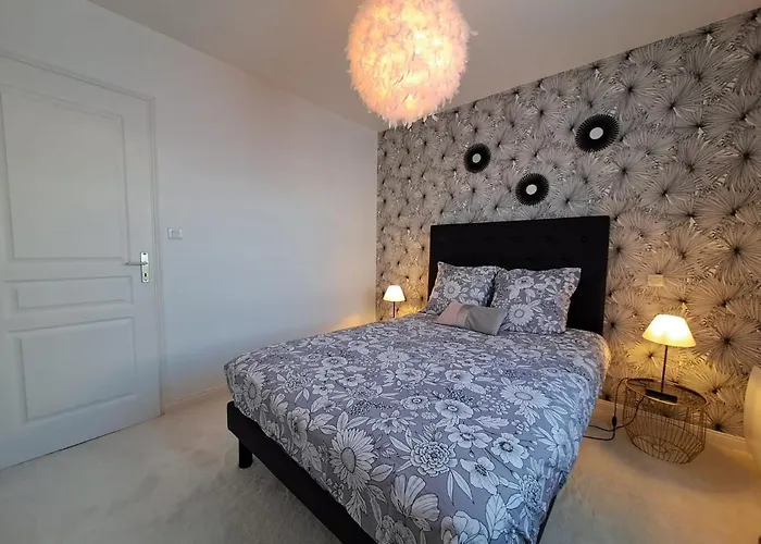 Villa - Maison Capucine- Proche Centre D'affaire Chauray, Jardin, Parking, Wifi Et Netflix, Ideal Voyage D'affaire, Familles, Ou Simple Escapade